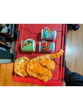Vintage Garfield Plush Cat and Garfield Cartoon Mugs Set